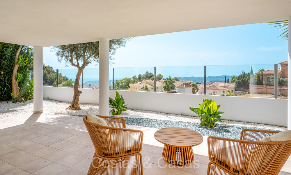 Hermosa villa de estilo mediterráneo contemporáneo en venta con vistas panorámicas al mar en las colinas de Mijas, Costa del Sol 73672