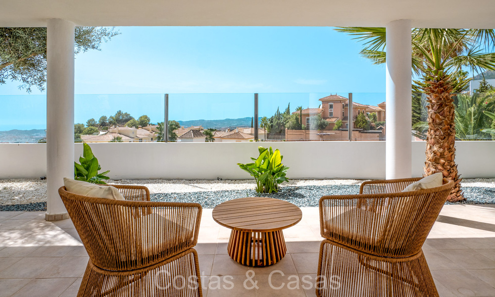 Hermosa villa de estilo mediterráneo contemporáneo en venta con vistas panorámicas al mar en las colinas de Mijas, Costa del Sol 73675