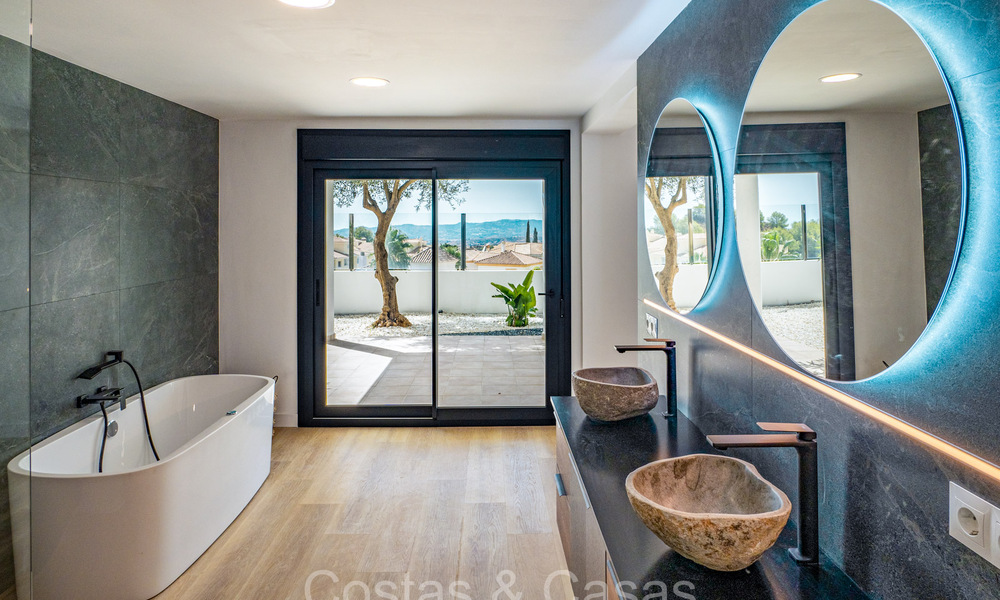 Hermosa villa de estilo mediterráneo contemporáneo en venta con vistas panorámicas al mar en las colinas de Mijas, Costa del Sol 73676