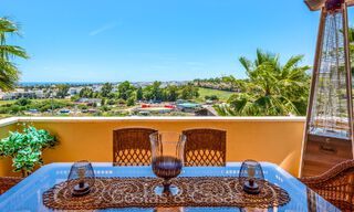 Apartamento de 3 dormitorios en venta a poca distancia de Puerto Banús y la playa en una urbanización cerrada en Nueva Andalucía, Marbella 73704 