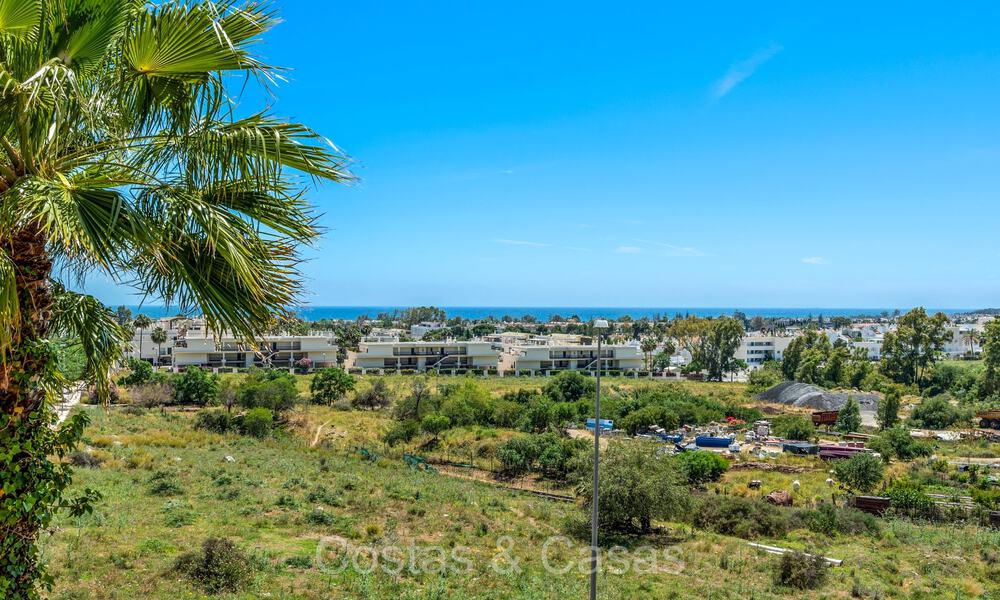 Apartamento de 3 dormitorios en venta a poca distancia de Puerto Banús y la playa en una urbanización cerrada en Nueva Andalucía, Marbella 73710