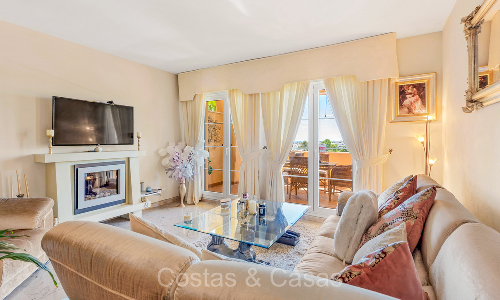 Apartamento de 3 dormitorios en venta a poca distancia de Puerto Banús y la playa en una urbanización cerrada en Nueva Andalucía, Marbella 73720