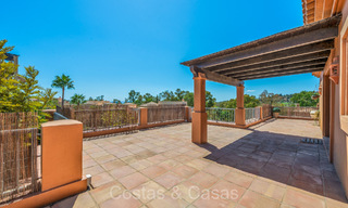 Precioso ático de esquina con magníficas vistas en venta en una urbanización cerrada de Benahavis - Marbella 73734 