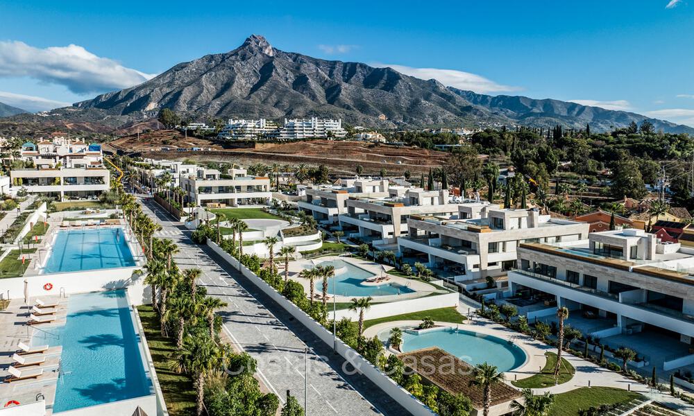 Listo para entrar a vivir, prestigioso apartamento dúplex en venta en un elegante complejo residencial estilo resort en la Milla de Oro de Marbella 73835