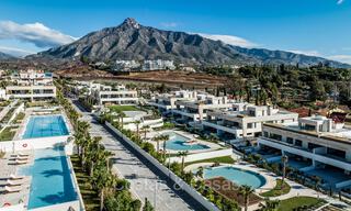 Listo para entrar a vivir, prestigioso apartamento dúplex en venta en un elegante complejo residencial estilo resort en la Milla de Oro de Marbella 73835 