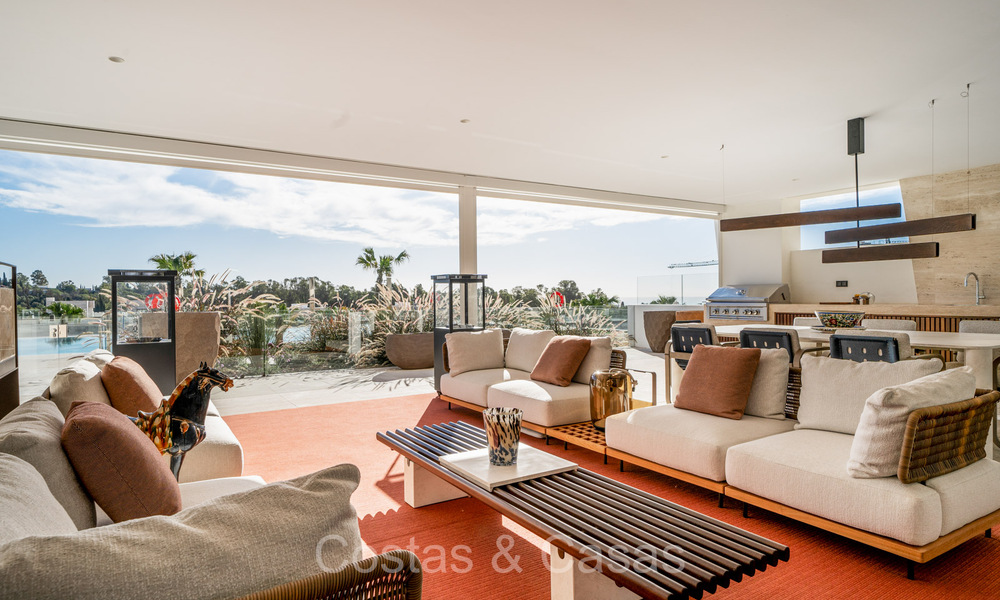 Listo para entrar a vivir, prestigioso apartamento dúplex en venta en un elegante complejo residencial estilo resort en la Milla de Oro de Marbella 73841