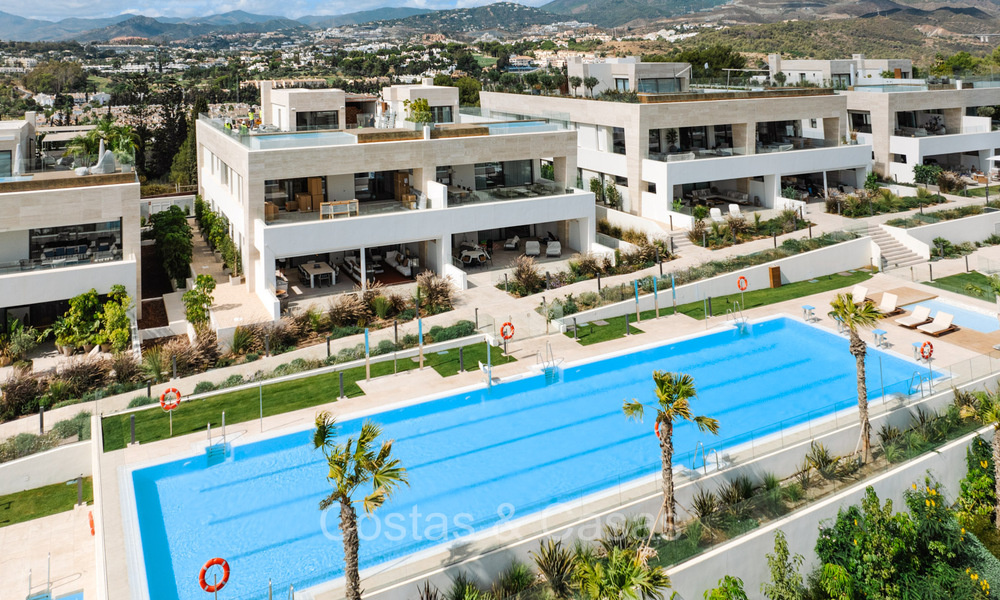 Listo para entrar a vivir, prestigioso apartamento dúplex en venta en un elegante complejo residencial estilo resort en la Milla de Oro de Marbella 73859