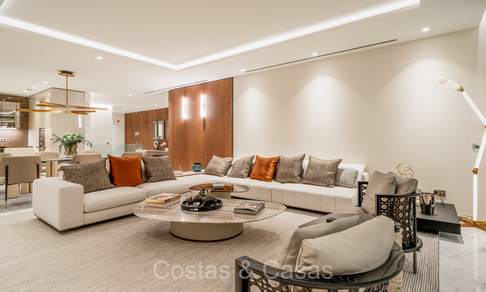 Listo para entrar a vivir, prestigioso apartamento dúplex en venta en un elegante complejo residencial estilo resort en la Milla de Oro de Marbella 73861