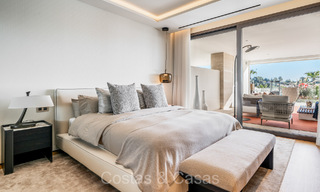 Listo para entrar a vivir, prestigioso apartamento dúplex en venta en un elegante complejo residencial estilo resort en la Milla de Oro de Marbella 73863 