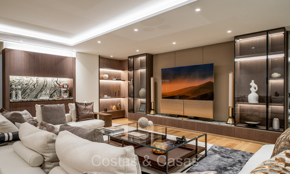 Listo para entrar a vivir, prestigioso apartamento dúplex en venta en un elegante complejo residencial estilo resort en la Milla de Oro de Marbella 73864