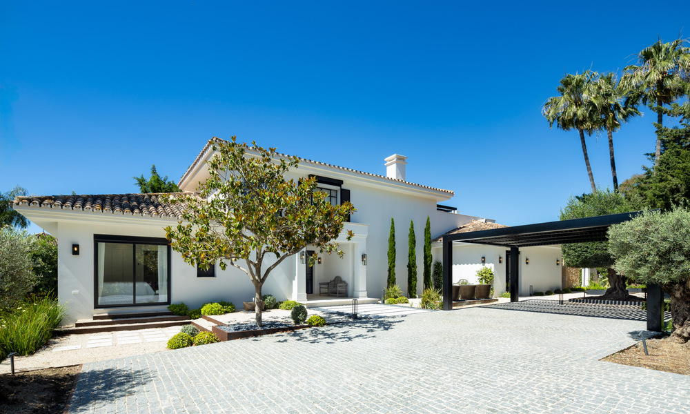 Villa mediterránea moderna lujosamente renovada en venta, primera línea de golf en Nueva Andalucía, Marbella 73878