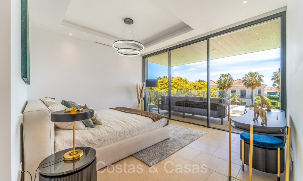 Elegante y moderna villa de lujo en venta a poca distancia de la playa en la Nueva Milla de Oro entre Marbella y Estepona 73942