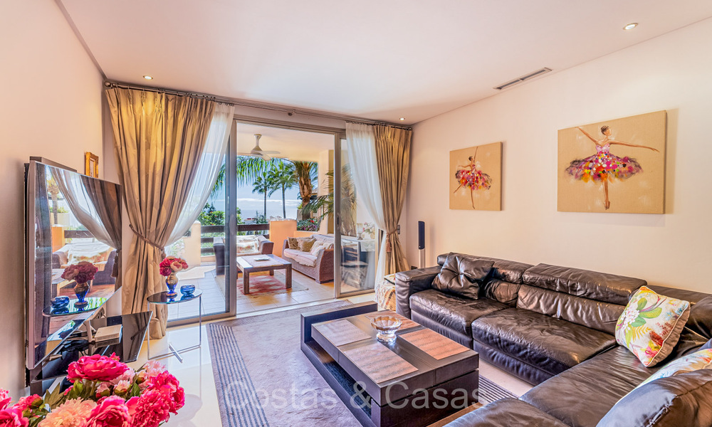 Listo para entrar a vivir, apartamento de lujo con vistas al mar en venta en un exclusivo complejo en la Milla de Oro de Marbella 73956