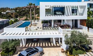 Majestuosa villa de diseño con arquitectura de vanguardia en venta en La Quinta, Benahavis - Marbella 73975 