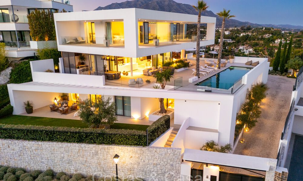 Majestuosa villa de diseño con arquitectura de vanguardia en venta en La Quinta, Benahavis - Marbella 73978