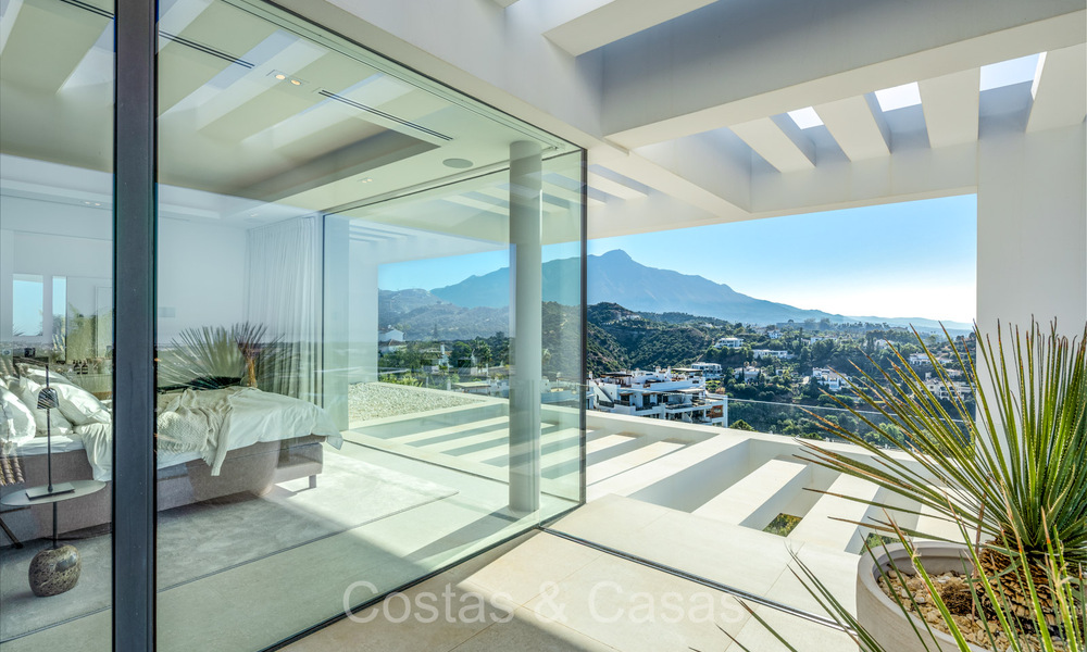 Majestuosa villa de diseño con arquitectura de vanguardia en venta en La Quinta, Benahavis - Marbella 73991