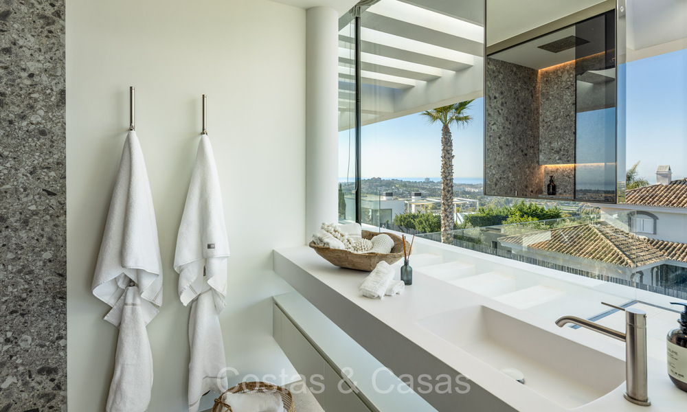 Majestuosa villa de diseño con arquitectura de vanguardia en venta en La Quinta, Benahavis - Marbella 73993