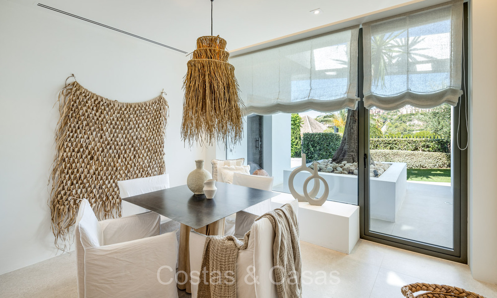 Majestuosa villa de diseño con arquitectura de vanguardia en venta en La Quinta, Benahavis - Marbella 74003