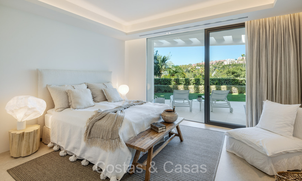 Majestuosa villa de diseño con arquitectura de vanguardia en venta en La Quinta, Benahavis - Marbella 74005