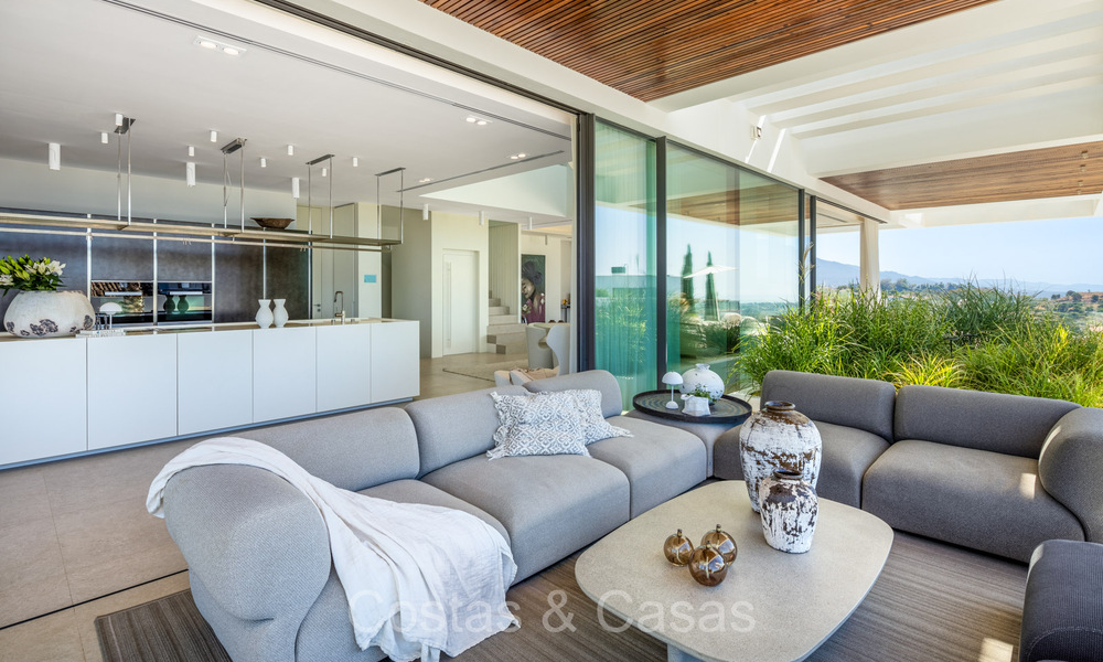 Majestuosa villa de diseño con arquitectura de vanguardia en venta en La Quinta, Benahavis - Marbella 74007