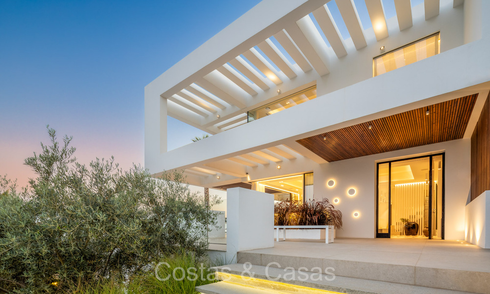 Majestuosa villa de diseño con arquitectura de vanguardia en venta en La Quinta, Benahavis - Marbella 74013