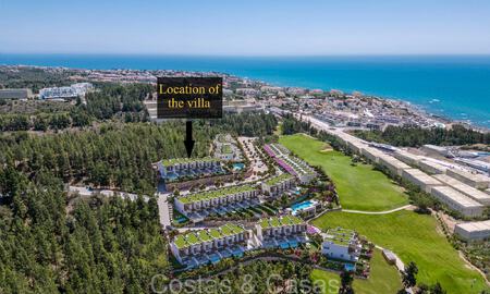 ¡Reventa! Propiedad de obra nueva en venta con vistas al golf y al mar, a un paso del Club de Golf en Mijas Costa, Costa del Sol 74014