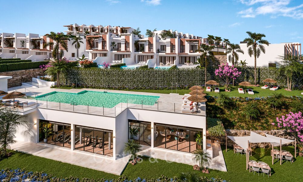 ¡Reventa! Propiedad de obra nueva en venta con vistas al golf y al mar, a un paso del Club de Golf en Mijas Costa, Costa del Sol 74023