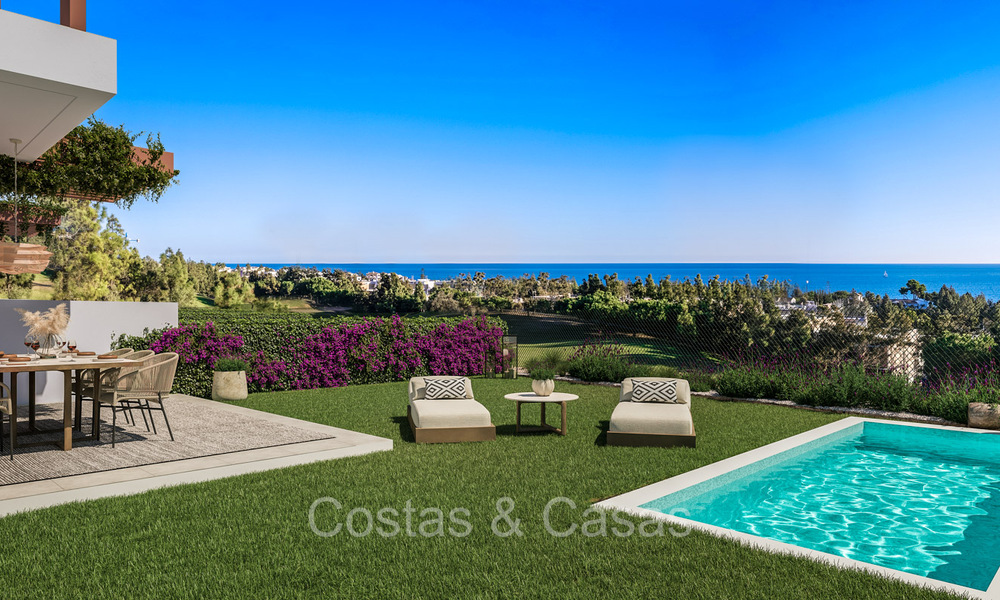 ¡Reventa! Propiedad de obra nueva en venta con vistas al golf y al mar, a un paso del Club de Golf en Mijas Costa, Costa del Sol 74028