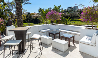 Lista para entrar a vivir, villa en venta a poca distancia de una casa club de golf en la Nueva Milla de Oro, Marbella - Estepona 74072 