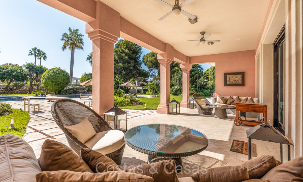 Impresionante villa de lujo en venta a un paso de la playa en la Nueva Milla de Oro entre Marbella y Estepona 74229