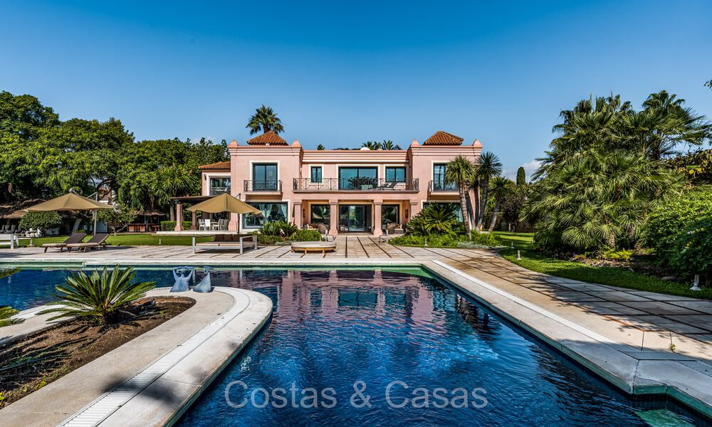 Impresionante villa de lujo en venta a un paso de la playa en la Nueva Milla de Oro entre Marbella y Estepona 74232