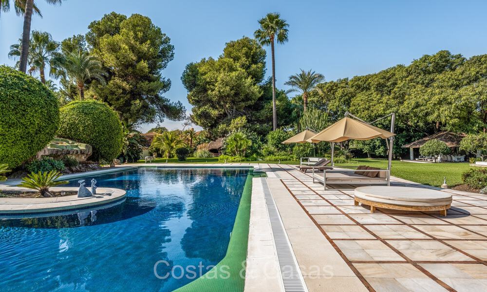 Impresionante villa de lujo en venta a un paso de la playa en la Nueva Milla de Oro entre Marbella y Estepona 74233