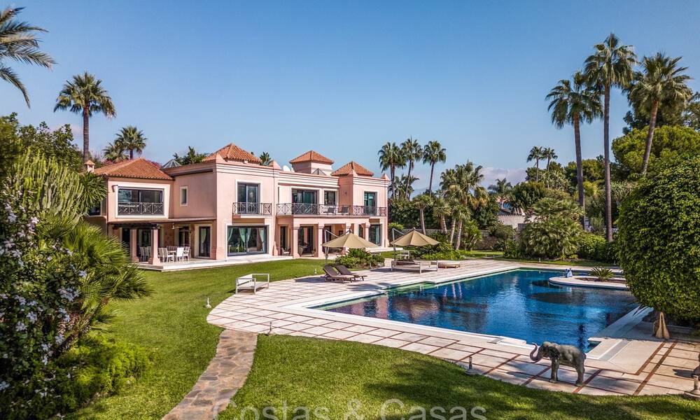 Impresionante villa de lujo en venta a un paso de la playa en la Nueva Milla de Oro entre Marbella y Estepona 74234