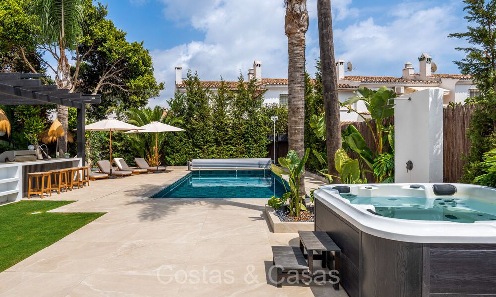 Prestigiosa villa de lujo mediterránea en venta en una urbanización de playa privilegiada en San Pedro, Marbella 74293