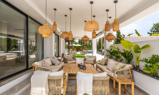 Prestigiosa villa de lujo mediterránea en venta en una urbanización de playa privilegiada en San Pedro, Marbella 74295 