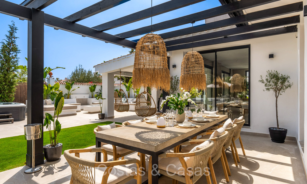 Prestigiosa villa de lujo mediterránea en venta en una urbanización de playa privilegiada en San Pedro, Marbella 74297