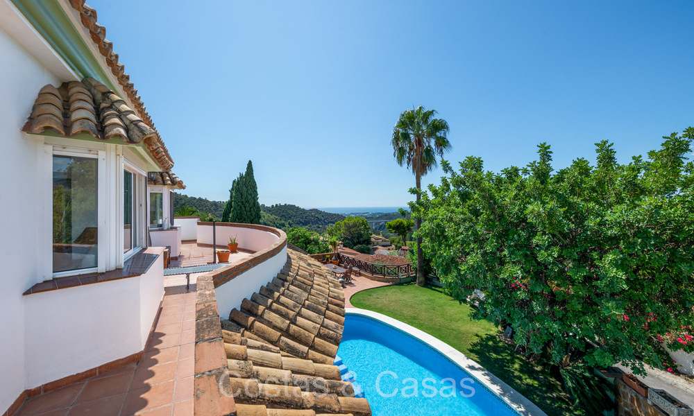 Villa familiar tradicional con impresionantes vistas en venta en una posición elevada en Istán, Marbella 74313