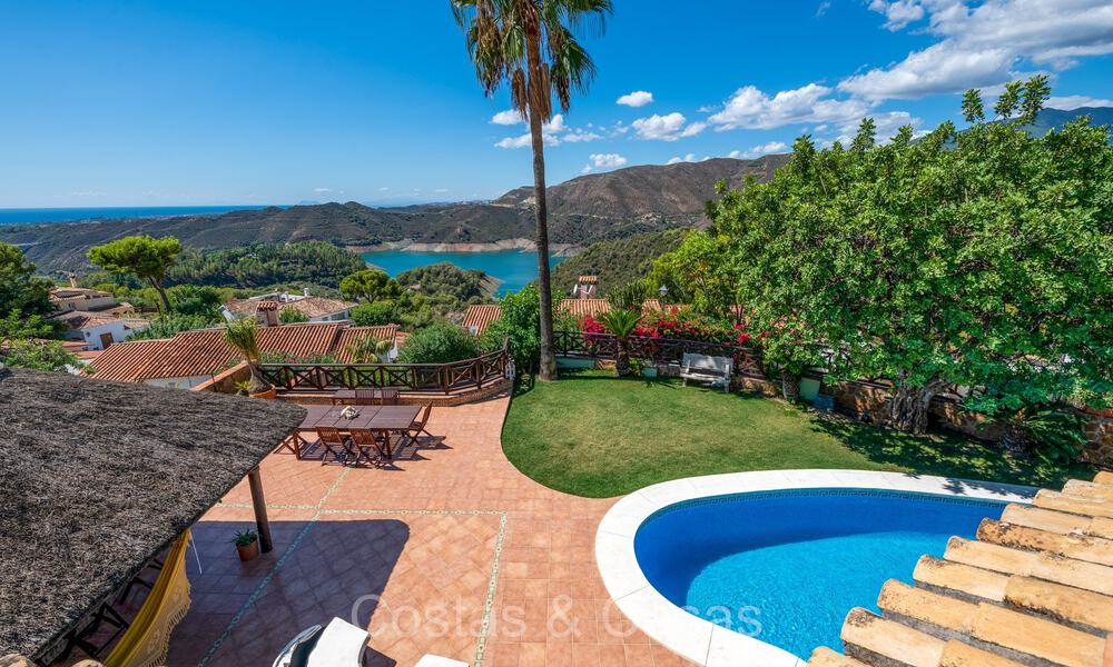 Villa familiar tradicional con impresionantes vistas en venta en una posición elevada en Istán, Marbella 74315