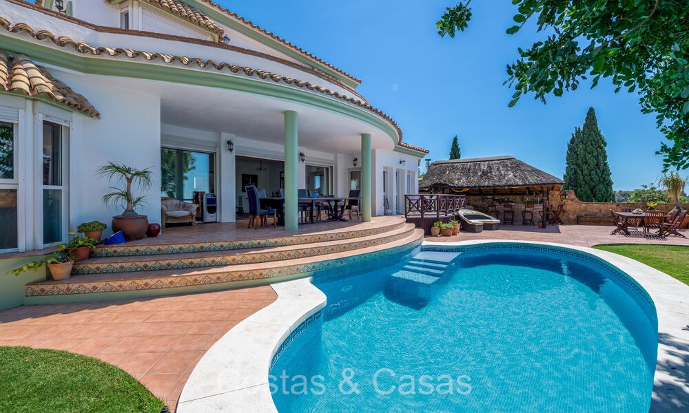 Villa familiar tradicional con impresionantes vistas en venta en una posición elevada en Istán, Marbella 74318