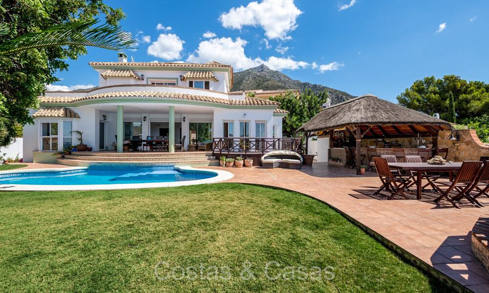 Villa familiar tradicional con impresionantes vistas en venta en una posición elevada en Istán, Marbella 74319