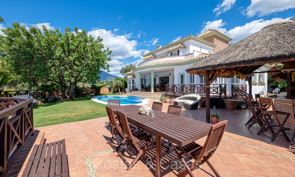 Villa familiar tradicional con impresionantes vistas en venta en una posición elevada en Istán, Marbella 74322