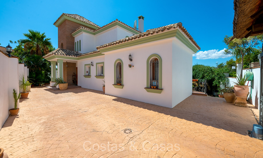 Villa familiar tradicional con impresionantes vistas en venta en una posición elevada en Istán, Marbella 74324