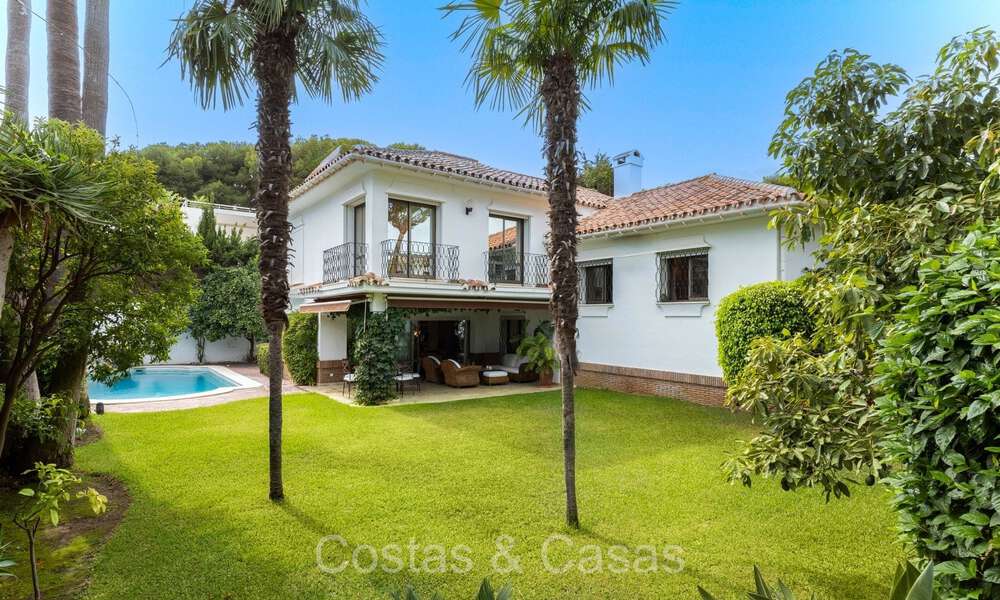 Encantadora villa mediterránea en venta a un paso de la playa en Los Monteros, al este del centro de Marbella 74333