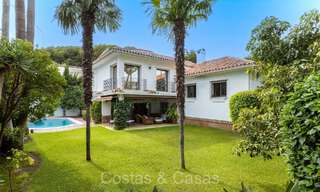 Encantadora villa mediterránea en venta a un paso de la playa en Los Monteros, al este del centro de Marbella 74333 