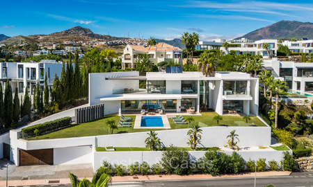 Villa modernista de lujo en venta con vistas panorámicas al mar en una zona exclusiva de Benahavis - Marbella 74428