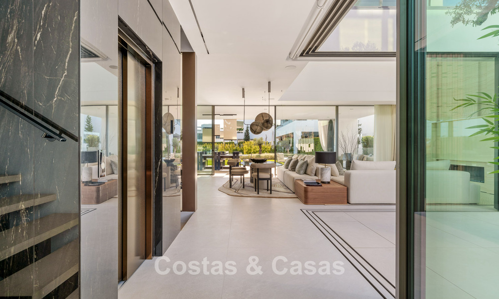 Casa de lujo lista para entrar a vivir en un innovador y lujoso complejo con vistas al mar, ubicada en la Milla de Oro de Marbella 74504