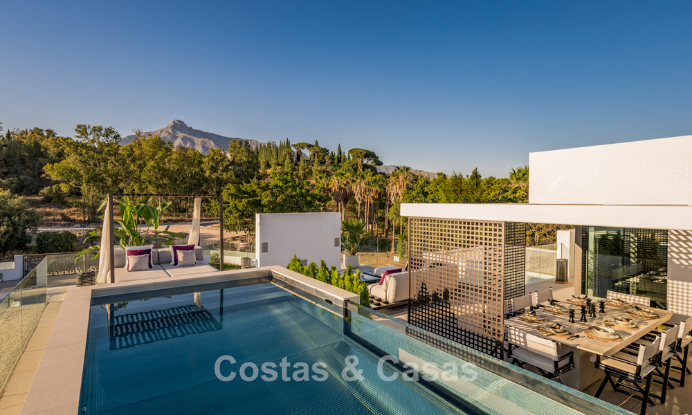 Casa de lujo lista para entrar a vivir en un innovador y lujoso complejo con vistas al mar, ubicada en la Milla de Oro de Marbella 74527