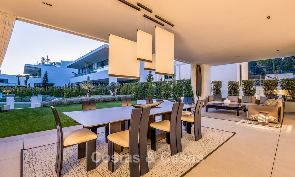 Casa de lujo lista para entrar a vivir en un innovador y lujoso complejo con vistas al mar, ubicada en la Milla de Oro de Marbella 74533