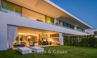 Casa de lujo lista para entrar a vivir en un innovador y lujoso complejo con vistas al mar, ubicada en la Milla de Oro de Marbella 74536 