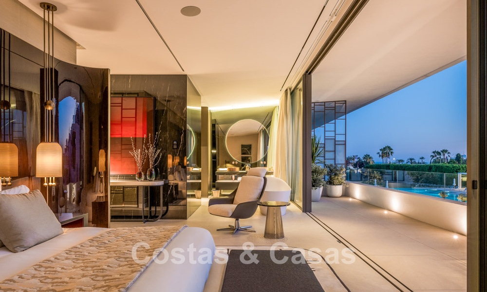 Casa de lujo lista para entrar a vivir en un innovador y lujoso complejo con vistas al mar, ubicada en la Milla de Oro de Marbella 74538